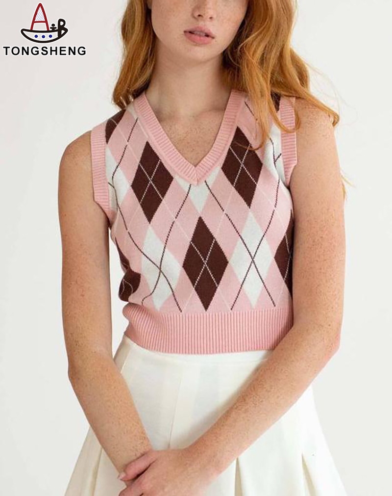 Pink plaid sweater vest, a must-have for sweet and spicy girls