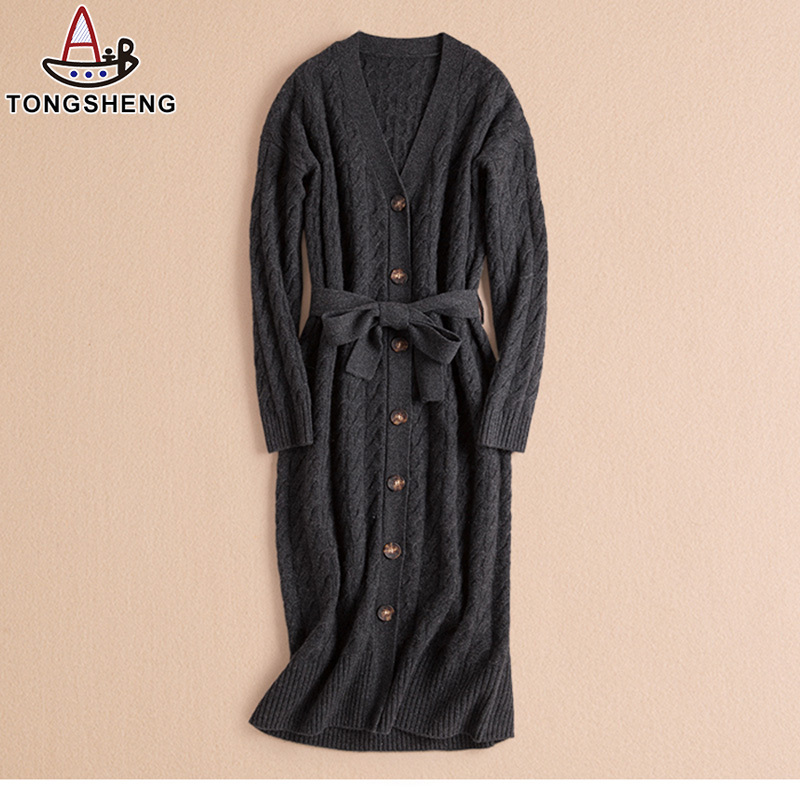 A must-have item for slimming in autumn and winter with black long sweater and cardigan