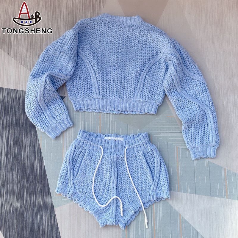 The pattern of the sweater suit can be customized upon request