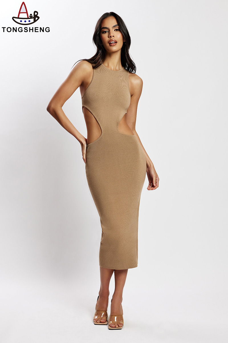 A mid-length knitted dress with a tight waist and a hollowed-out can visually elongate the figure and show the beauty of women