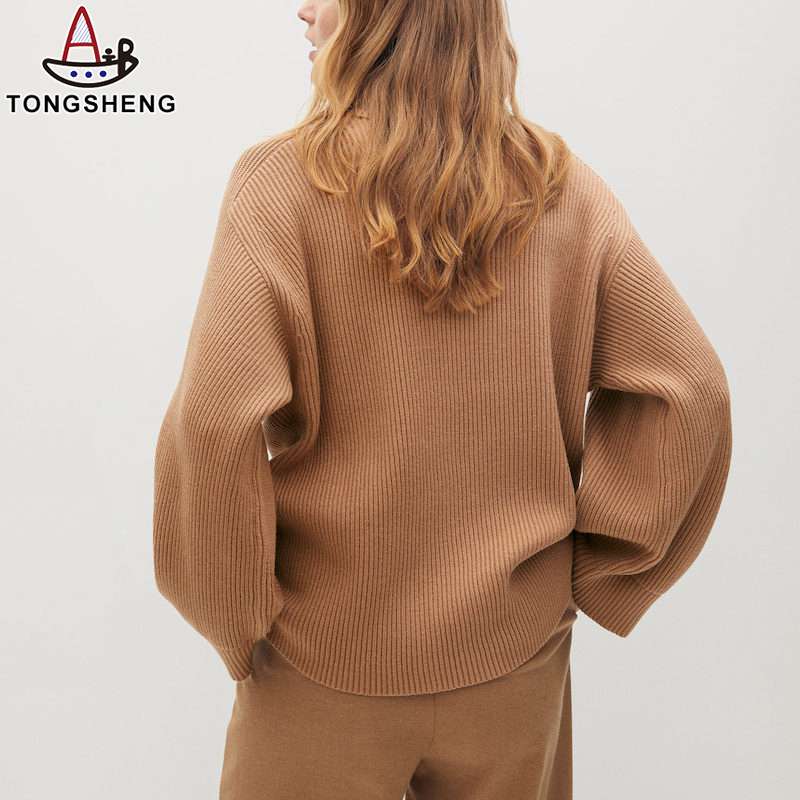 The oversized solid turtleneck cashmere sweater also looks stylish on the back