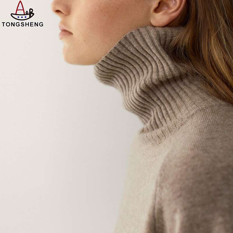 Cashmere sweater with ribbed neckline