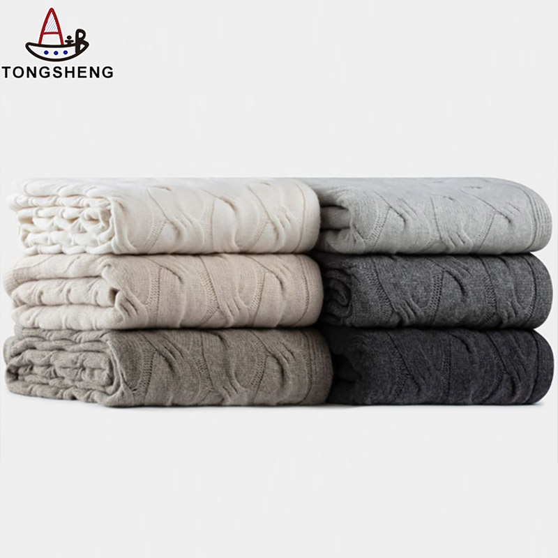 Cable blankets in six colors are soft and comfortable