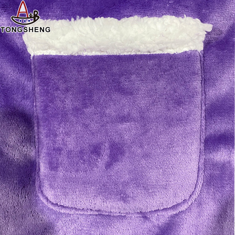 Pocket detail of the hooded blanket
